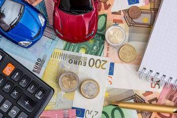 RC auto, tornano a scendere i costi: -3,26% in un anno RC auto, tornano a scendere i costi: -3,26% in un anno